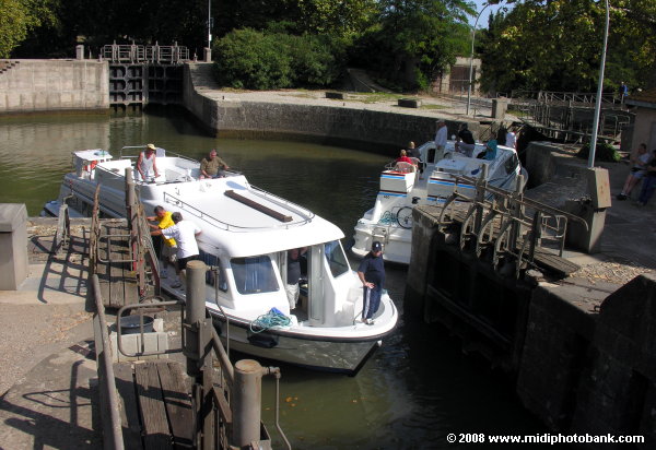 Agde round lock, Hérault