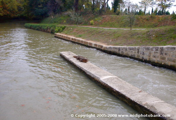 Ecluse d'Aiguille on the Canal du Midi between Marseillette and Puich&egrave;ric