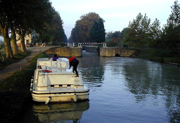The approach to the lock at Argens Minervois on the Midi Canal