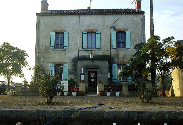 The lock-keeper's house at Argens Minervois on the Midi Canal