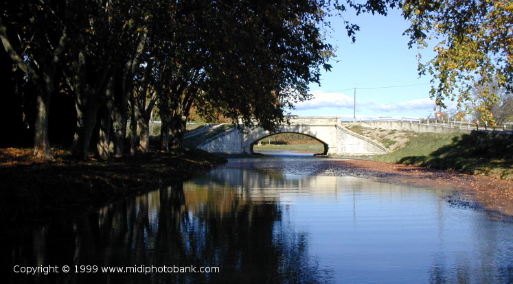 Road bridge (D11) at Argeliers