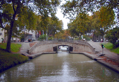 Lower approach to Salleles' lock