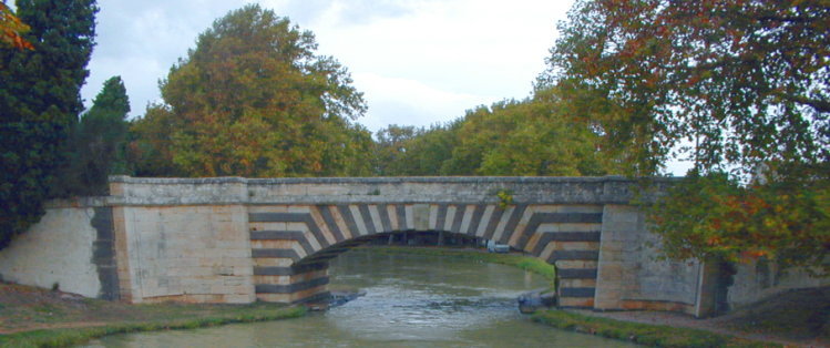 Le Somail road bridge