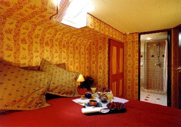 Red stateroom, Roi Soleil