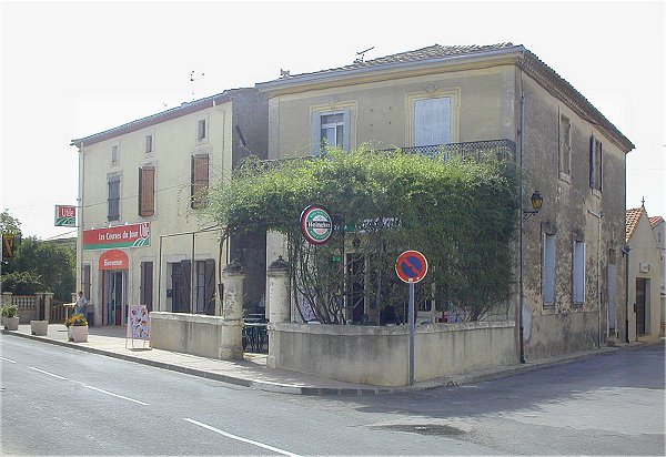 st nazaire d'aude shop and cafe
