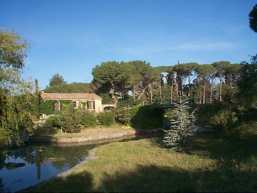 Canal-side Cottage ― at the junction of the Midi Canal and the Junction Canal