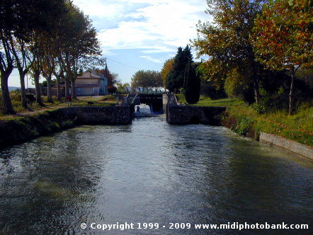 The village of Puich&egrave;ric seen from the Midi Canal