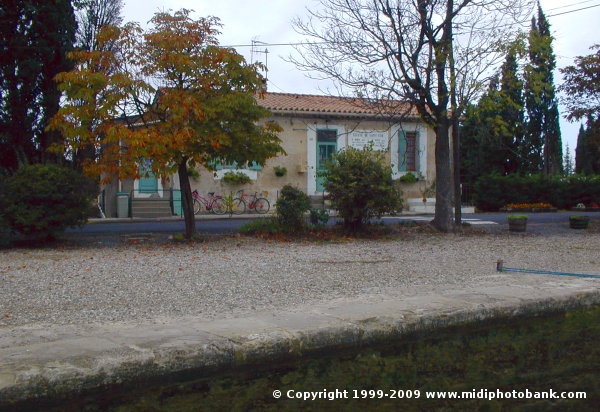 The St Cyr lock-keeper's house on the Junction canal