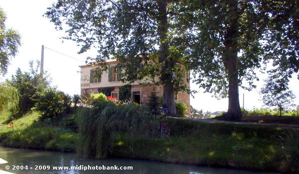 Canal-side Restaurant